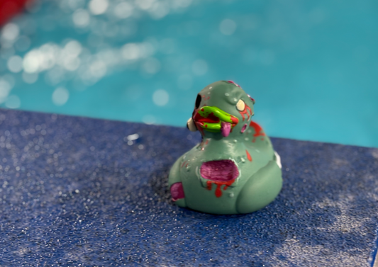 Ne craignez pas d’essayer des approches parfois un peu outside of the box si vous œuvrez dans un domaine d’excellence, il suffit de bien réfléchirUn exemple d'idée inusité : l'utilisation des canards avec des nageurs afin de corriger leur dos crawlé